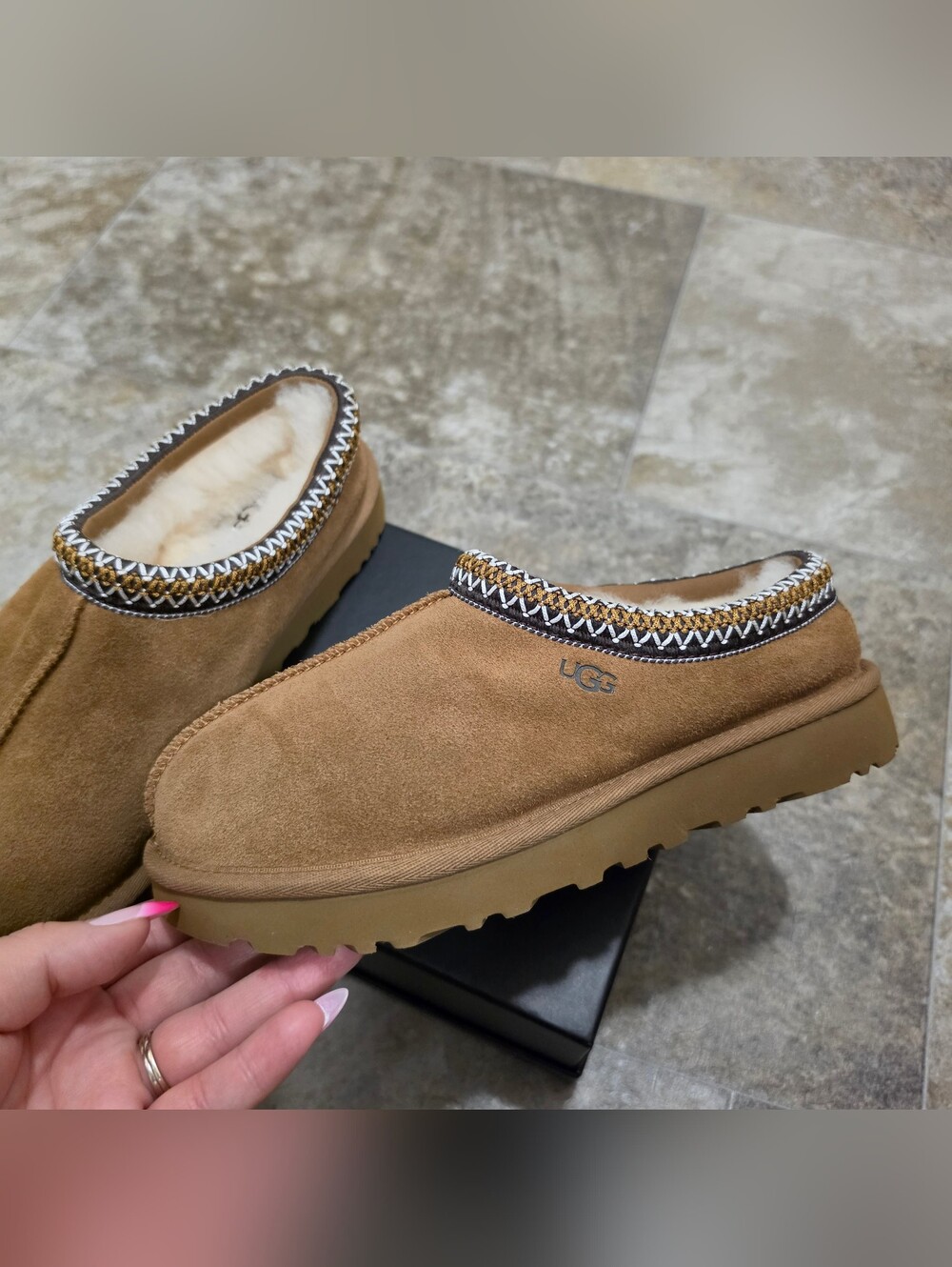 UGG Tasman Slipper / Women's Size 6 - Picture 3 of 7